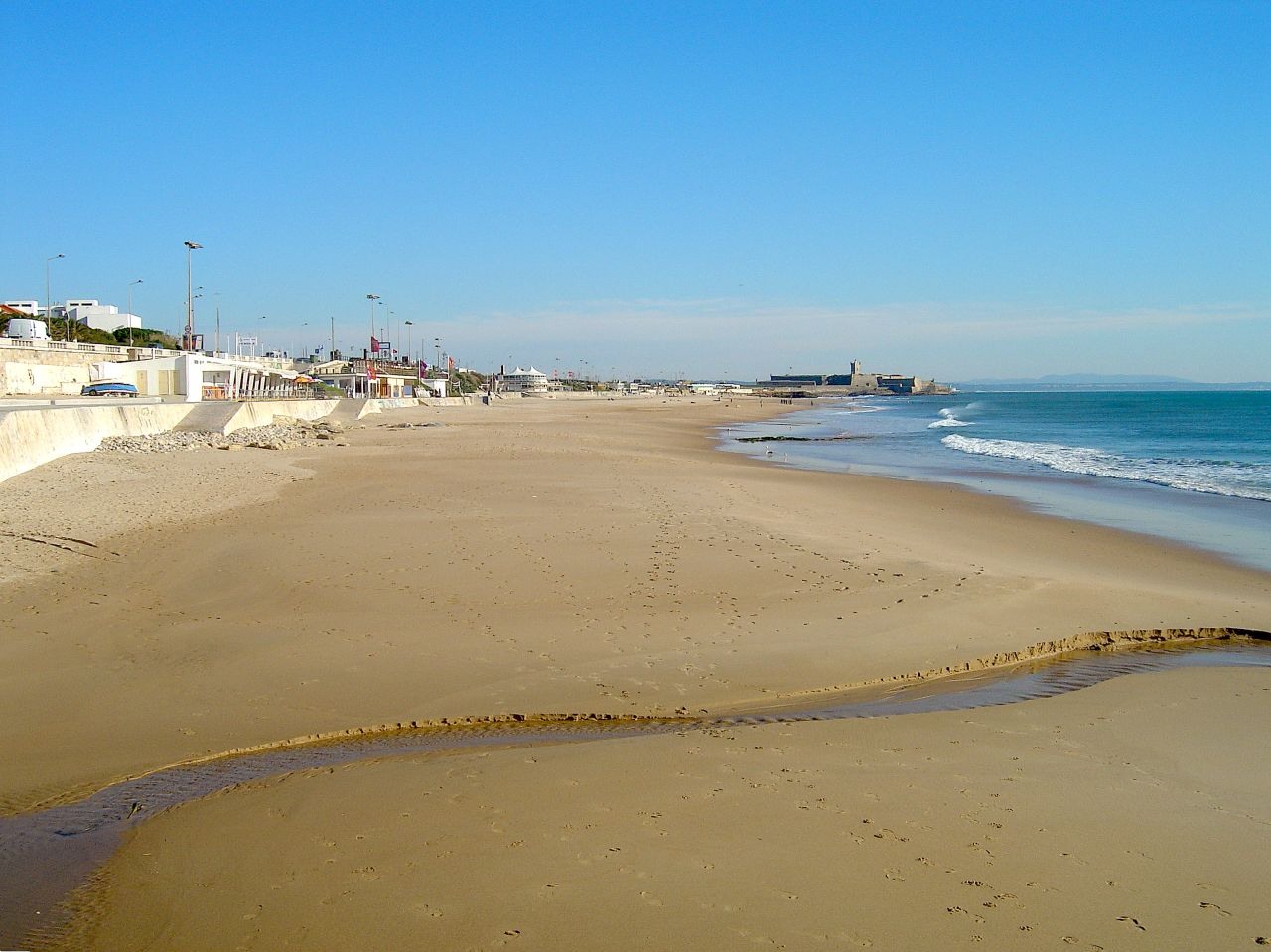 The broad sand of Praia de Carcavelos, 2006.